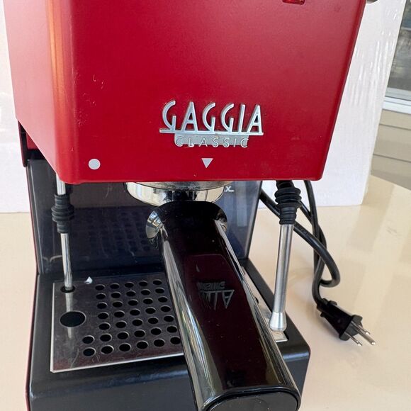 Gaggia Classic Espresso Machine SIN035R Red Excellent Condition w Portafilters - Picture 10 of 12